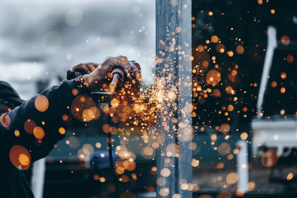 Canale di segnalazione per industria e costruzioni
